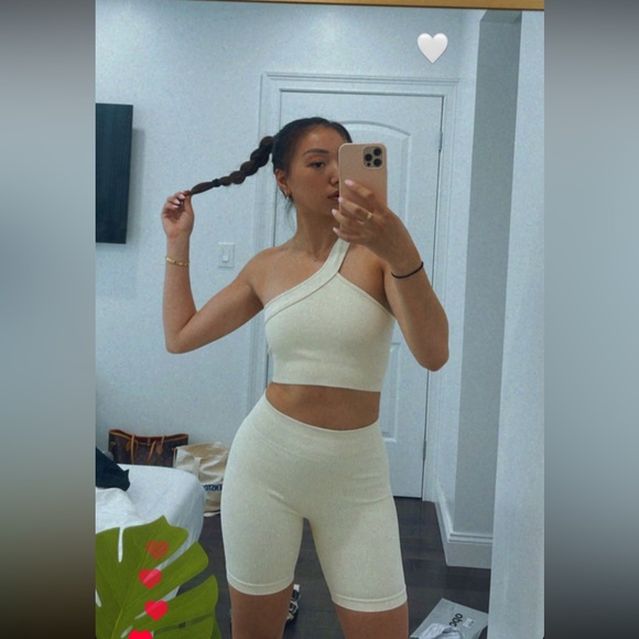 Amazon Cream Workout Set - Picture 1 of 1